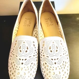 Naturalizer white flats. Sz 5.5